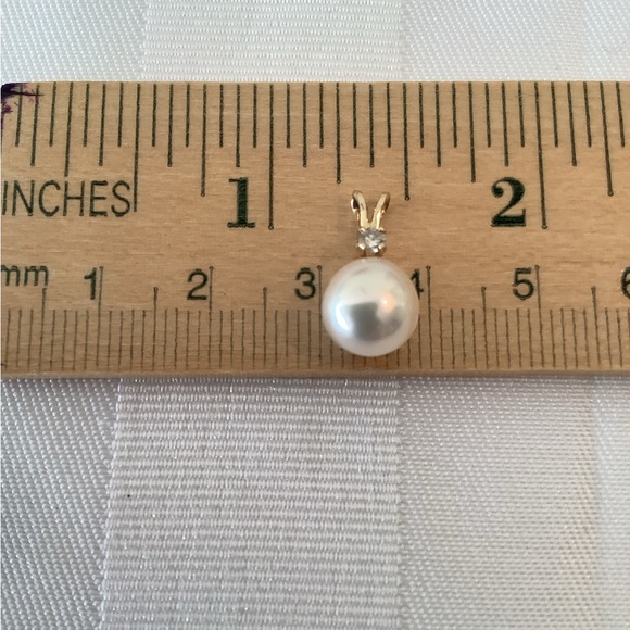 Pearl and Diamond 14K Gold Pendant - Picture 2 of 8